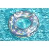 Schillernder Schwimmring im Pool