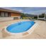 Ovaler Pool mit Leiter im Garten