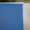 Blaue Poolfolie am Beckenrand