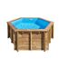 Sechseckiger Pool mit Holzrahmen