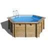 Sechseckiger Holzpool mit blauer Innenfolie und Leiter
