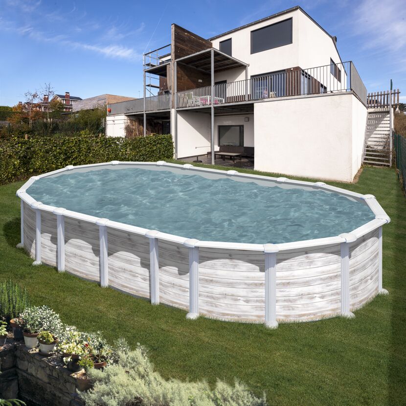 Ovalpool NORDIC mit Holz-Optik im Garten