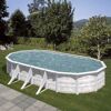 Ovaler Pool mit Holzoptik im Garten