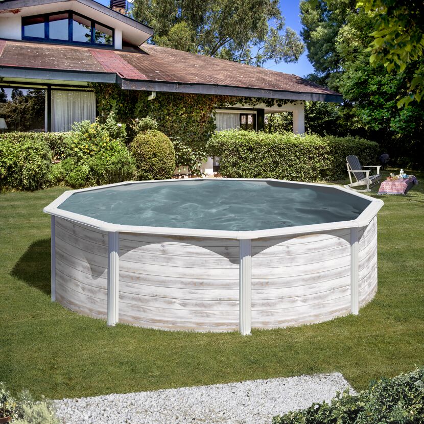 Aufgestellter Rundpool NORDIC mit Holzoptik im Garten