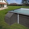 Pool mit Technikraum im Garten