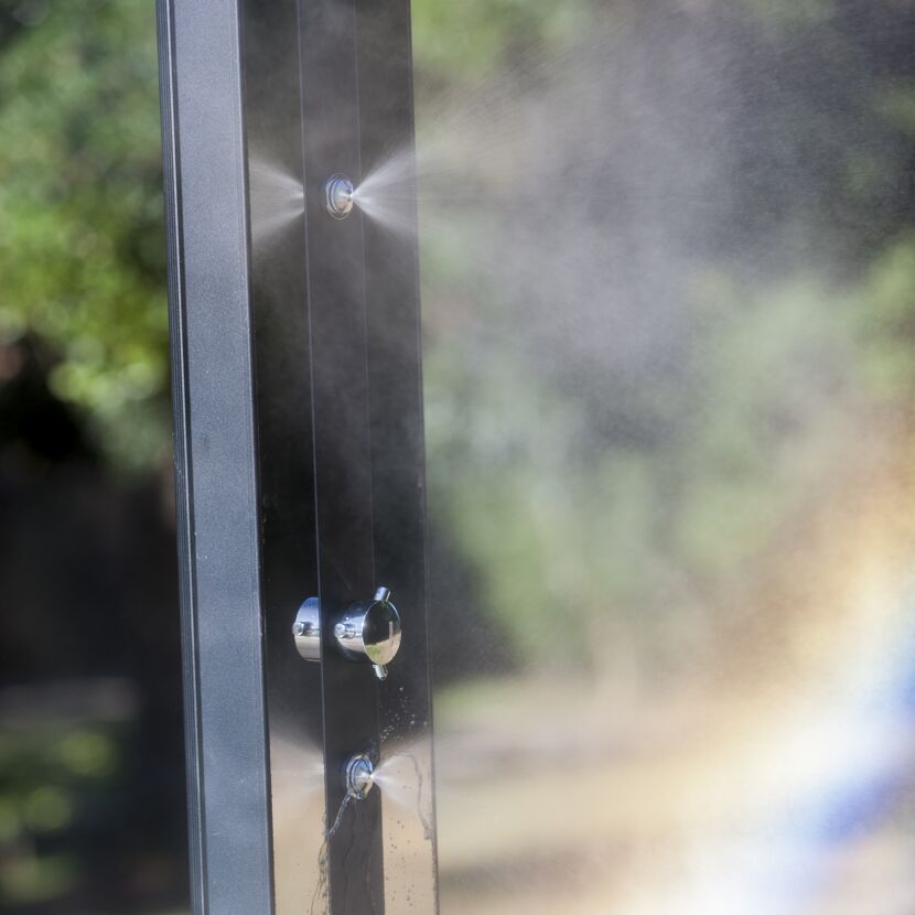 Solardusche mit Sprühdüsen