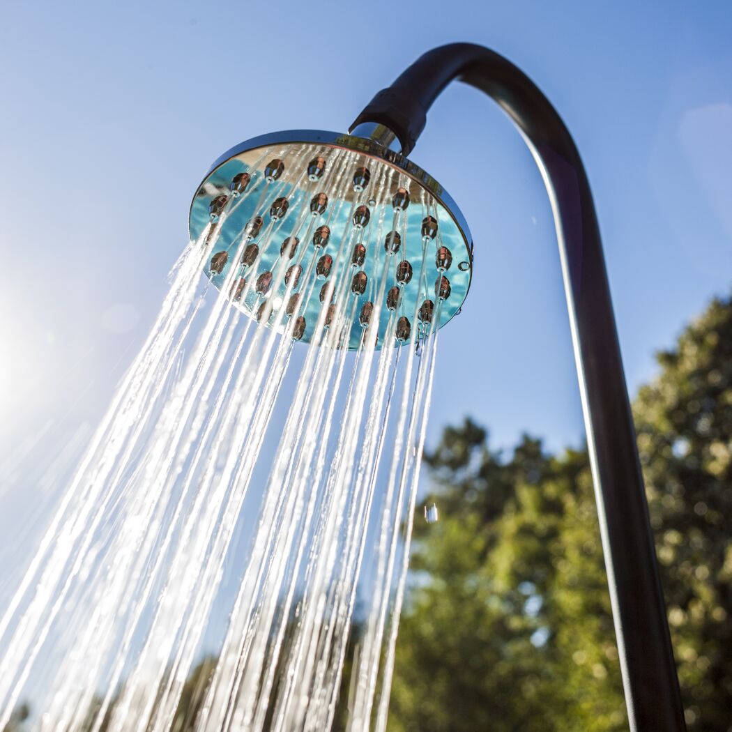 Solardusche mit laufendem Wasser