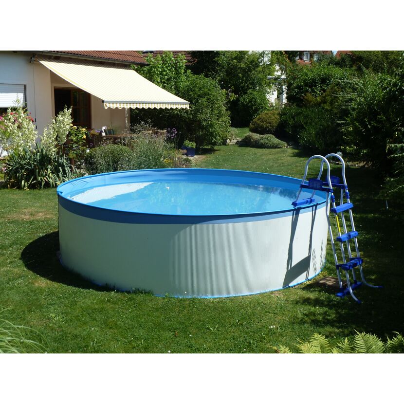 Aufstellpool Arizona im Garten