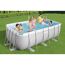 Familie im Bestway Power Steel Pool