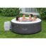 Familie im Lay-Z-Spa Havana AirJet