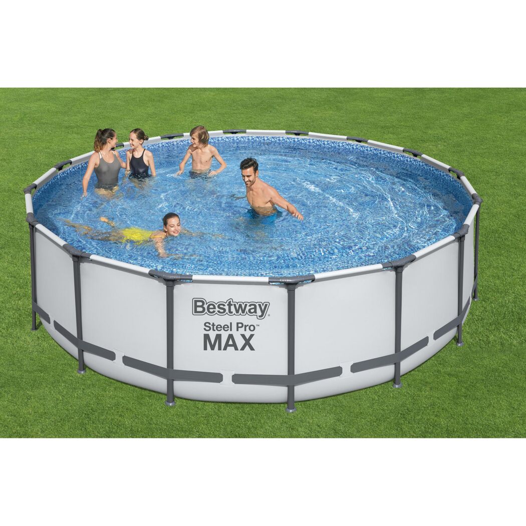 Familie im Bestway Steel Pro MAX Pool