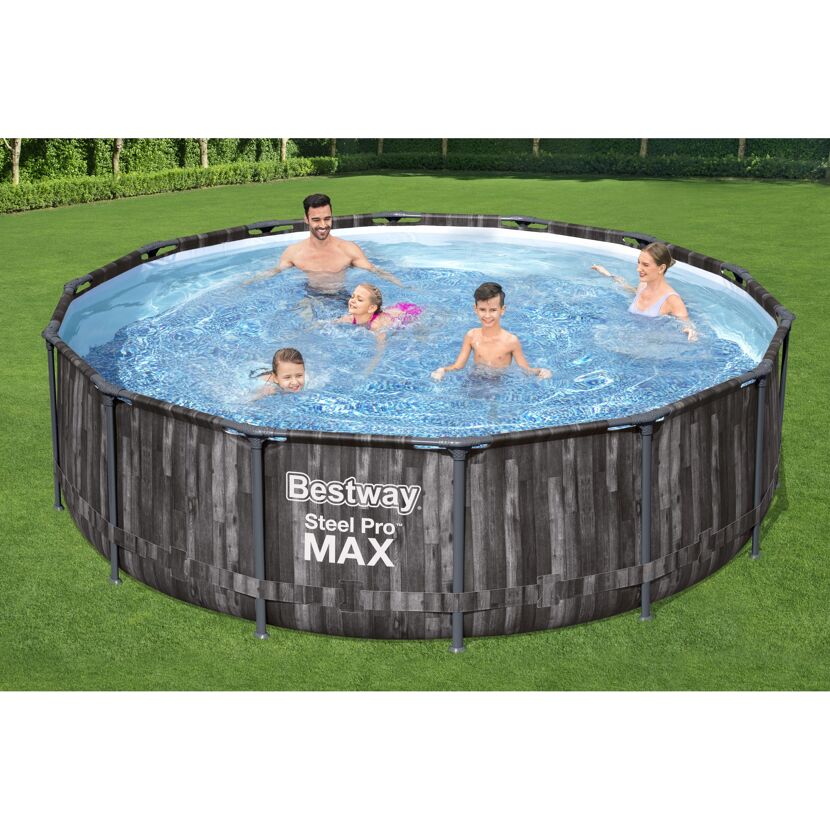 Familie im Bestway Steel Pro Max Pool