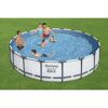 Mehrere Personen im Bestway Steel Pro MAX Pool