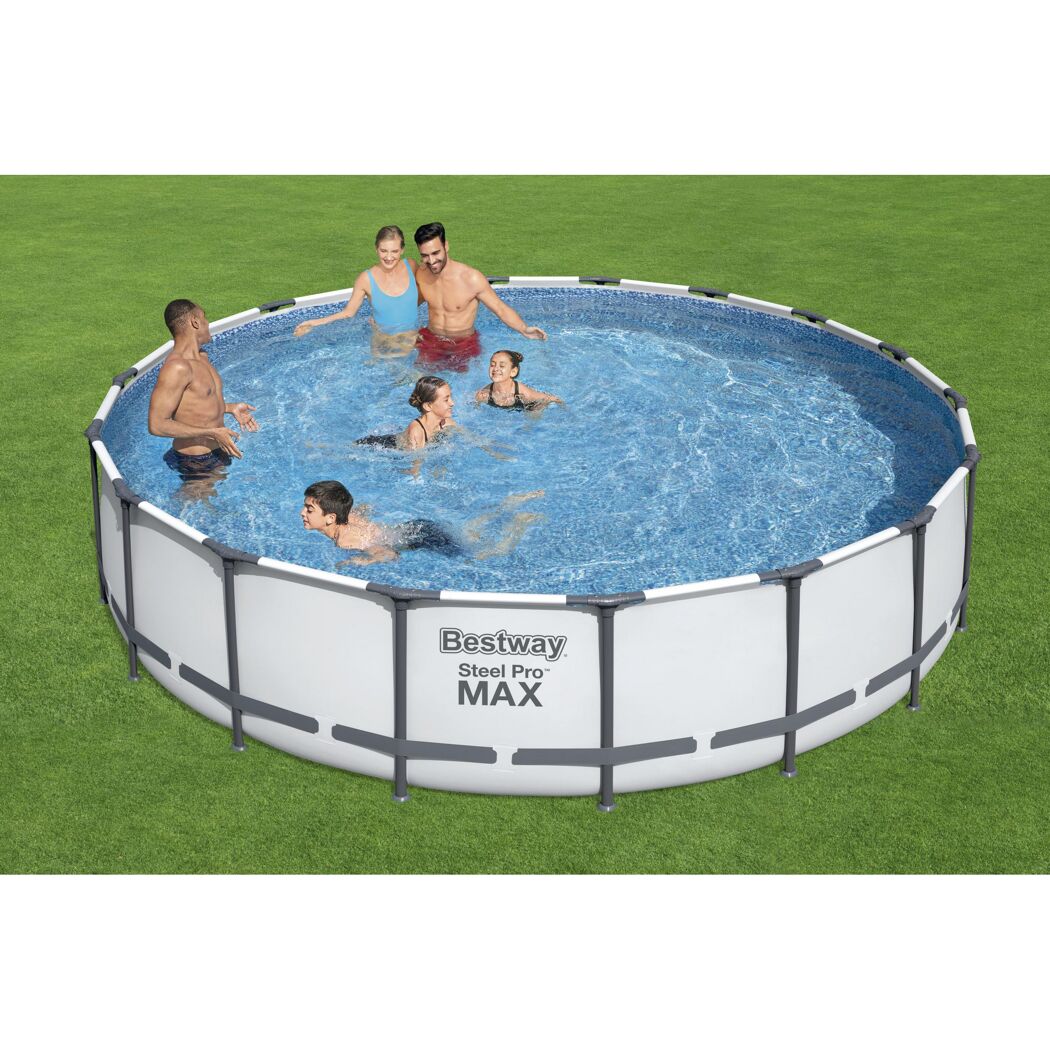 Mehrere Personen im Bestway Steel Pro MAX Pool