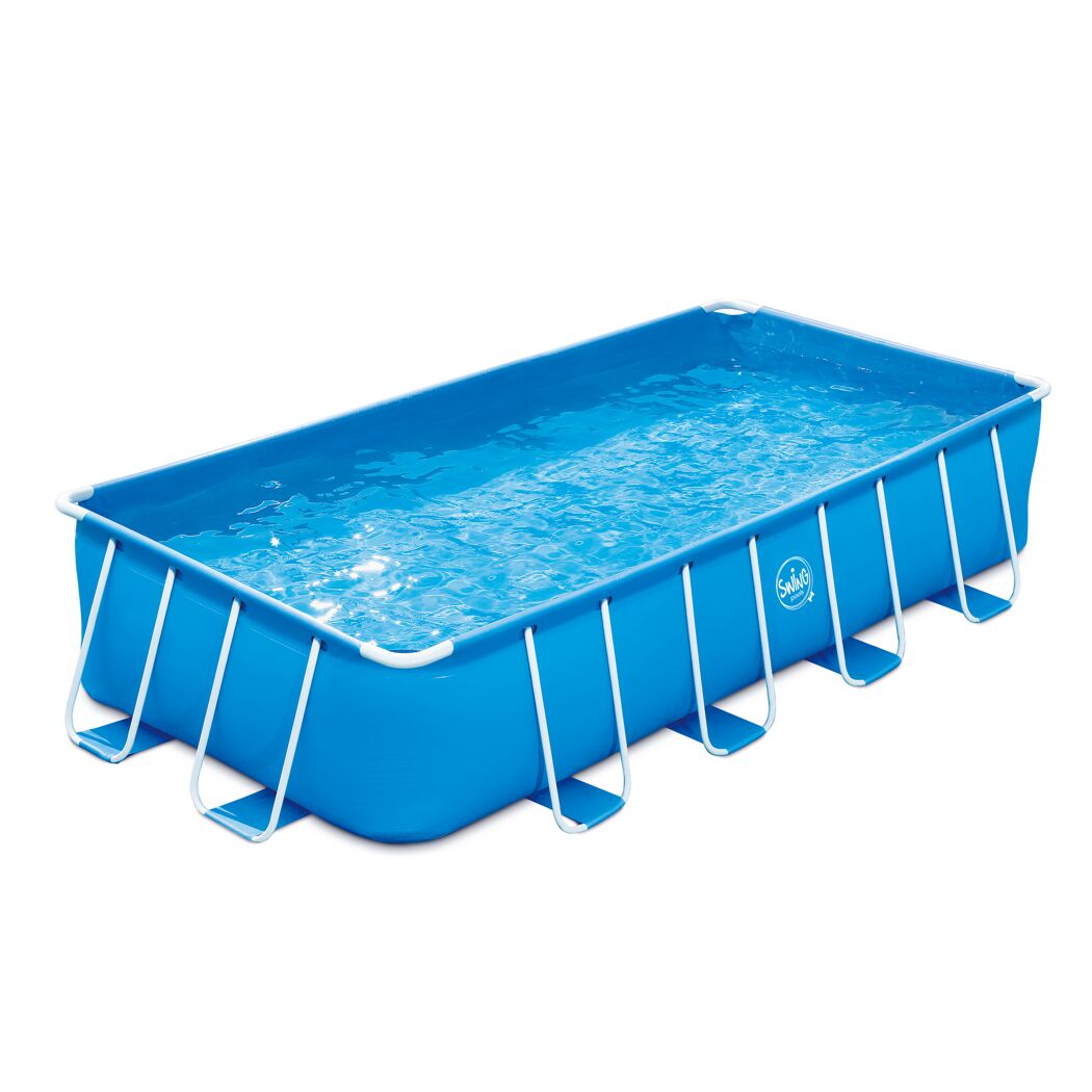 Blauer Swing Stahlrahmenpool mit Wasser gefüllt.