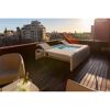 Pool auf Dachterrasse mit Stadtblick