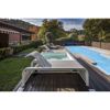 Pool mit Abdeckung und Liegen
