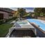 Pool mit Abdeckung und Liegen