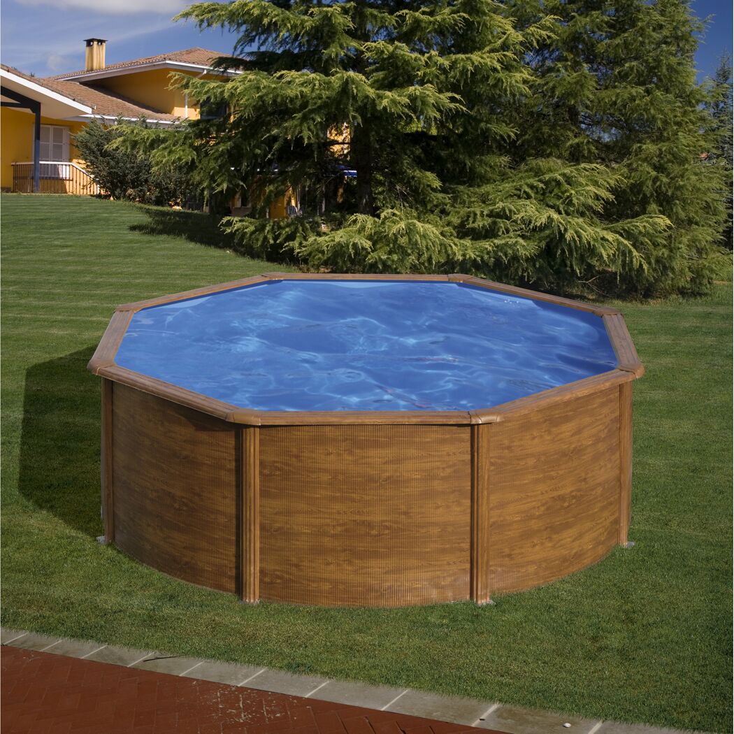 Achteckiger Aufstellpool mit Holzoptik im Garten