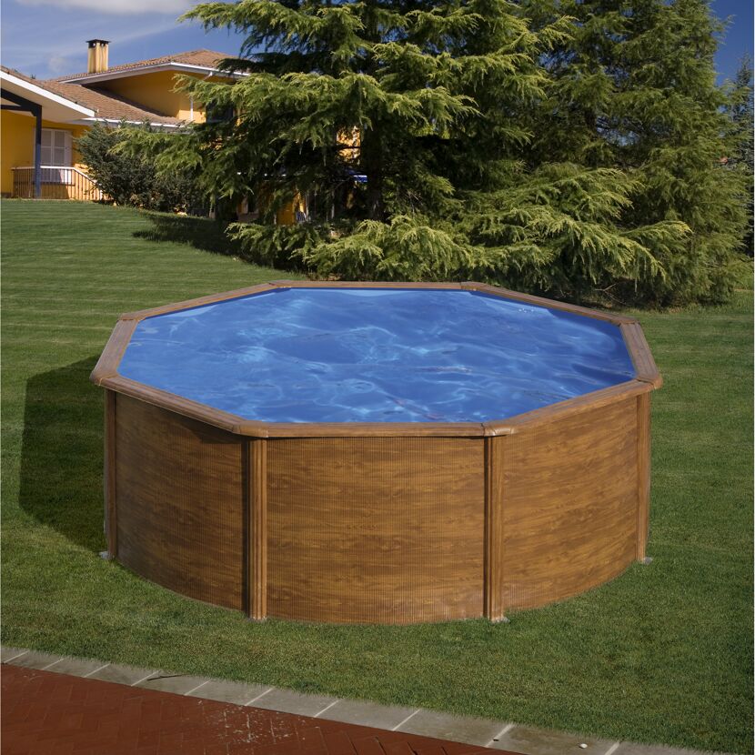 Achteckiger Aufstellpool mit Holzoptik im Garten