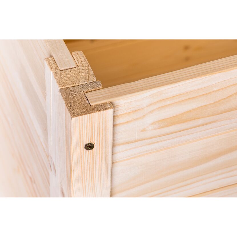 Ecke eines Holzhochbeets