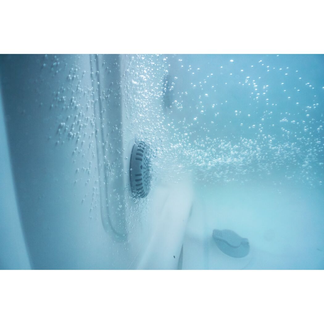 Whirlpool mit sprudelndem Wasser
