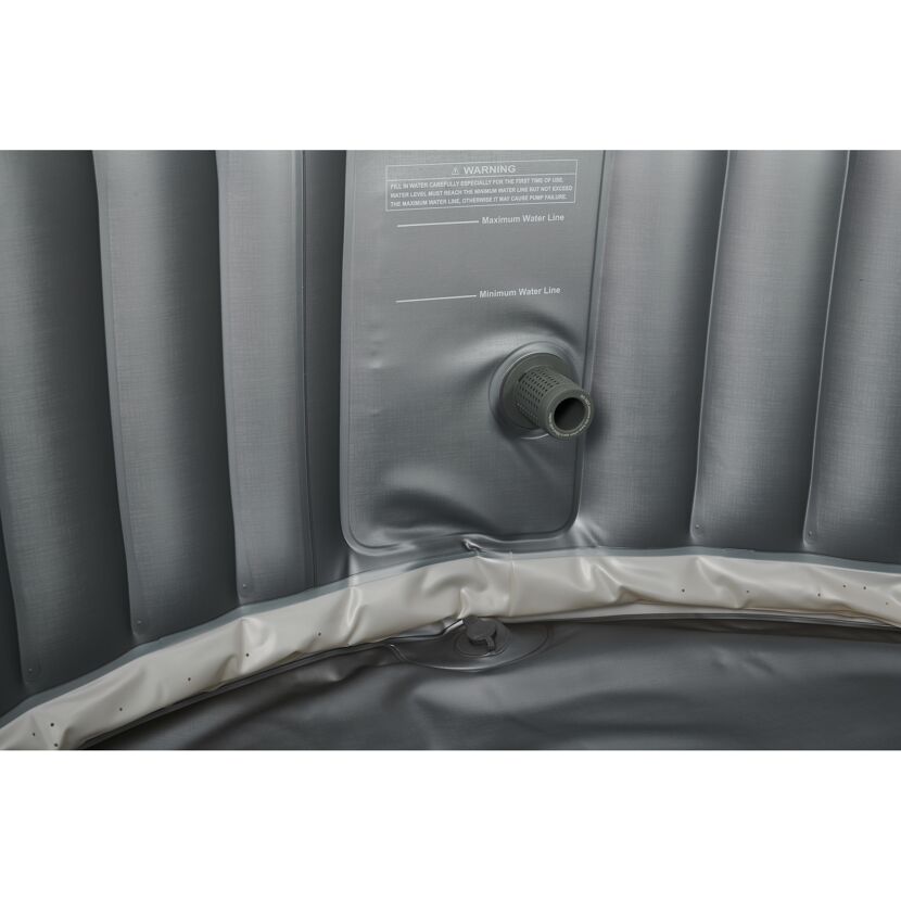 Whirlpool Innenansicht mit Markierungen für minimalen und maximalen Wasserstand