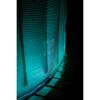 Beleuchteter Whirlpool bei Nacht
