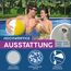 Zwei Personen im Stahlwandpool mit Getränken und Ball