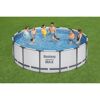 Mehrere Personen im Bestway Steel Pro Max Pool