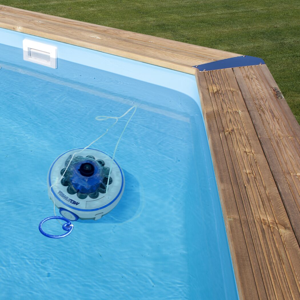Poolreiniger im Pool