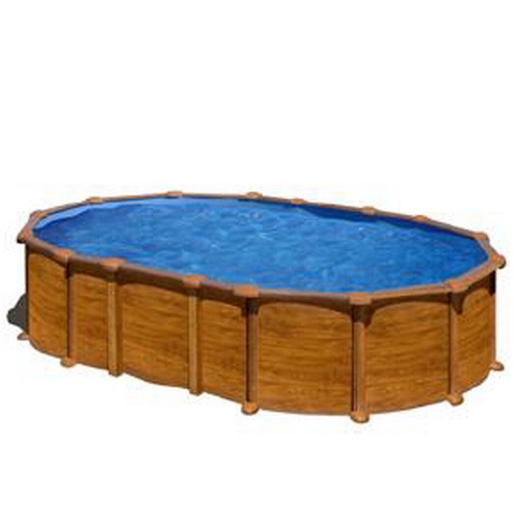 Ovaler Pool in Holzoptik mit blauem Wasser gefüllt.