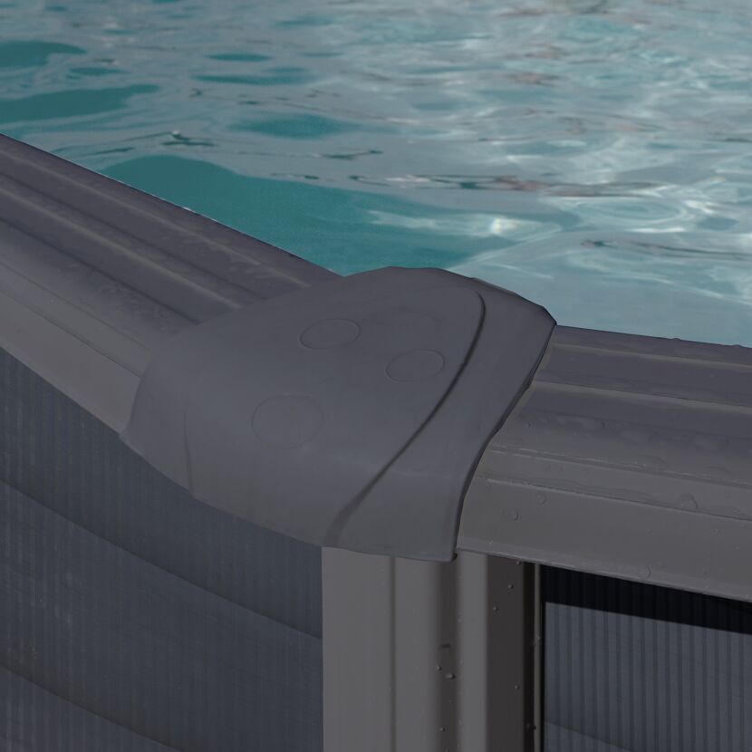 Detailansicht der Stahlwand des Pools in Grafitoptik