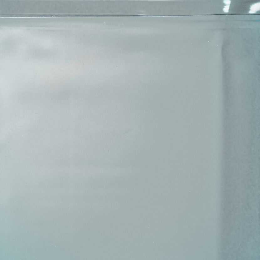 Schwimmbad mit Wasser gefüllt
