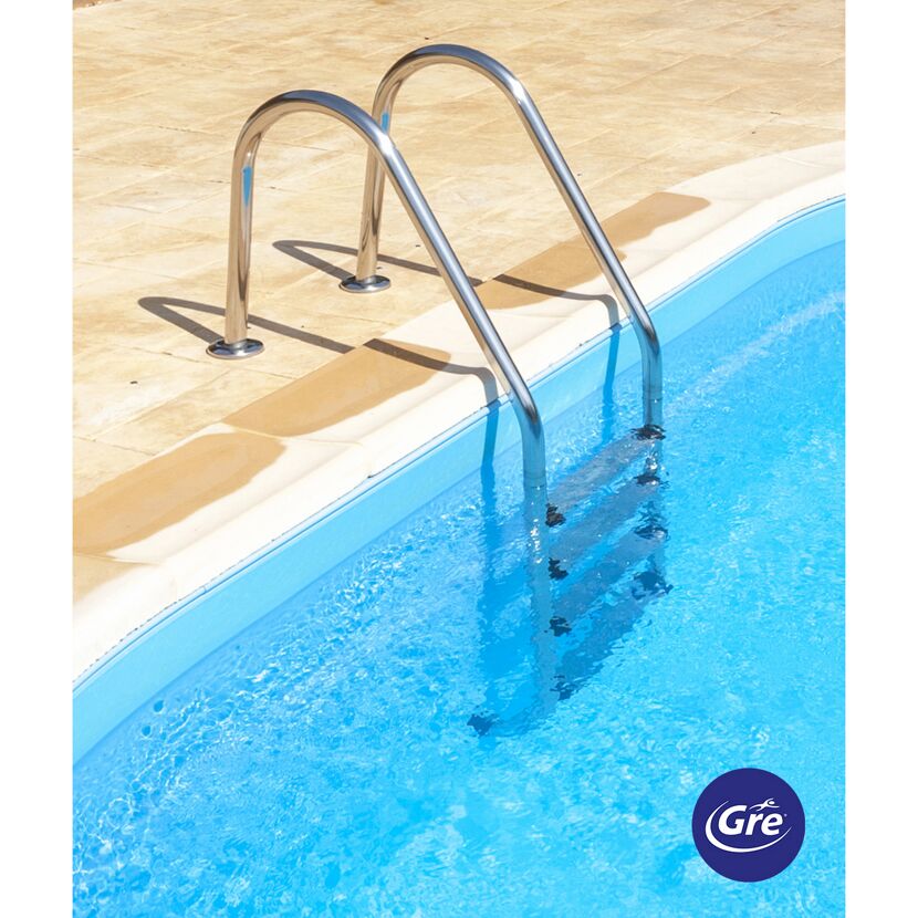 Poolleiter aus Edelstahl im Pool