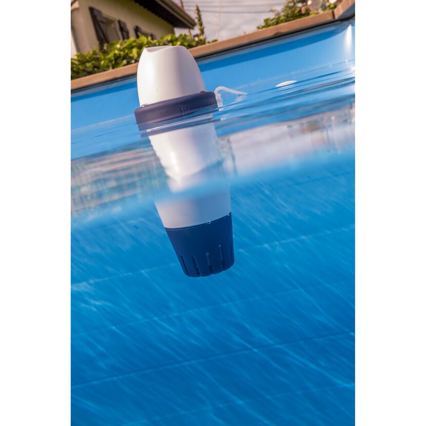 Blue Connect Go Wasseranalysegerät im Pool
