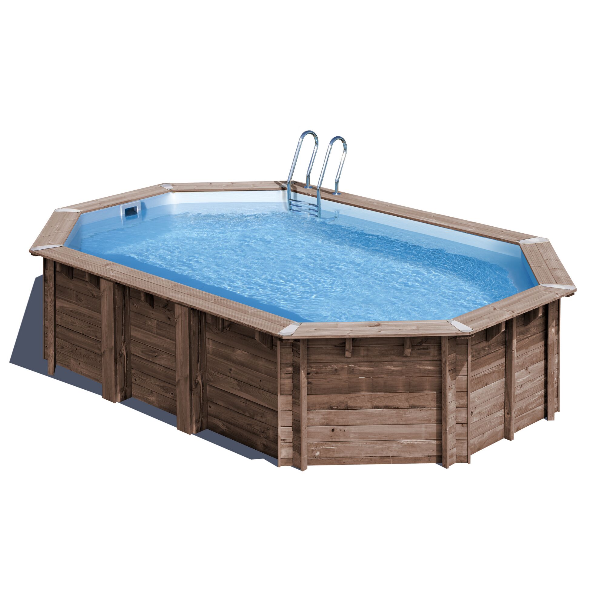 Achteckiger Holzpool mit blauer Folie und Leiter.