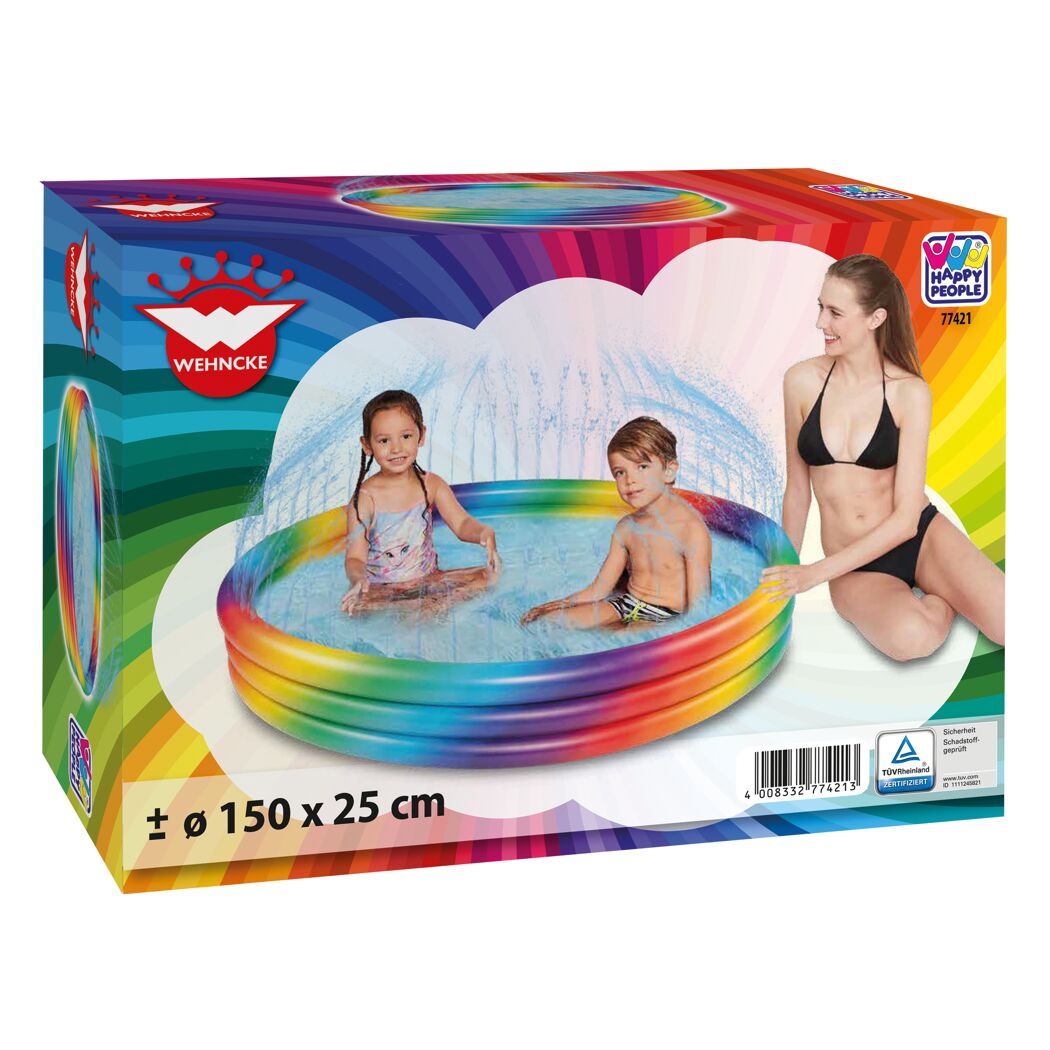 Kinder spielen im aufblasbaren Pool mit Sprinkler.