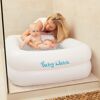 Baby in aufblasbarer Babybadewanne Babywatch