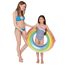 Frau und Kind mit Schwimmring Rainbow