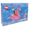 Person auf XXL Flamingo Schwimmring