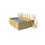 Rechteckiger Holzpool mit Holztreppe.