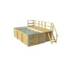 Rechteckiger Holzpool mit Holzdeck und Leiter.