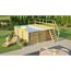 Holzpool im Garten mit Terrasse und Leiter.
