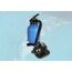 Blaue Sandfilteranlage mit Pumpe