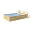 Rechteckiger Holzpool mit blauer Innenfolie und Holztreppe.