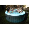 Vier Personen entspannen im aufblasbaren Whirlpool Lay-Z-Spa Bali.