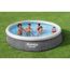 Familie im aufblasbaren Bestway Fast Set Pool