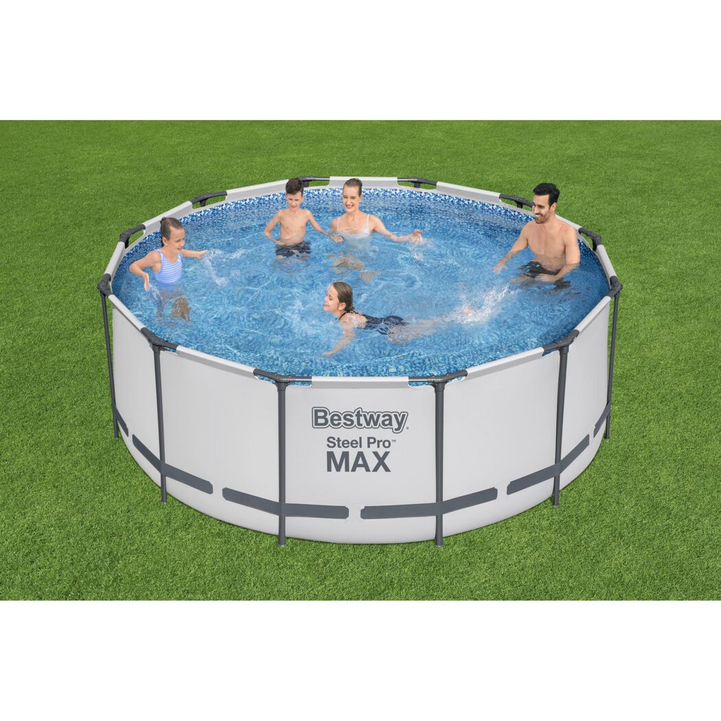 Familie im Bestway Steel Pro MAX Pool