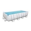 Aufstellpool mit Wasser gefüllt.